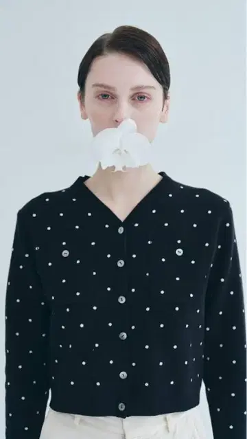 L'AUBE BLANC 폴카 도트 니트 가디건 VERY 콜라보