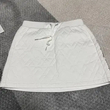 뉴발란스 스커트