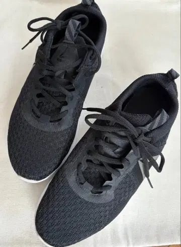 Reebok ASTRO RIDE 블랙 스니커즈