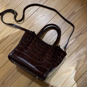 다크 브라운 크로커다일 패턴 숄더백