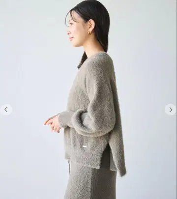 Aimeine 새상품 미사용 택 포함 숏 페더 V넥 풀오버