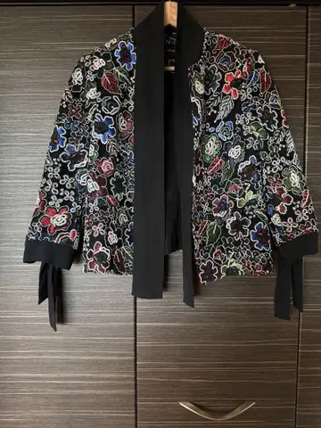 ZARA 다색 자수 노카라 자켓