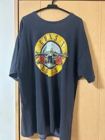 건즈 앤 로지스 블랙 티셔츠 밴드 티셔츠 반티