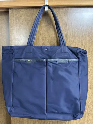 안야 힌드마치 네이비스 토트 네이비