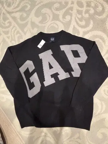 GAP 블랙 로고 니트 스웨터
