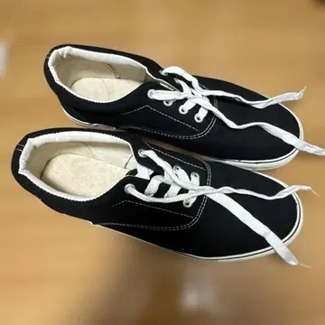 블랙 캔버스 스니커즈