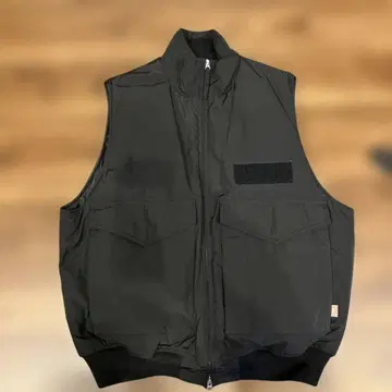 HINSON 블랙 다운 베스트 카라 부착