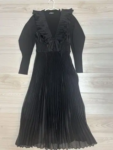 snidel 프릴 장식 블랙 롱 원피스