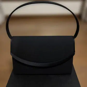 블랙 포멀 백 심플한 디자인