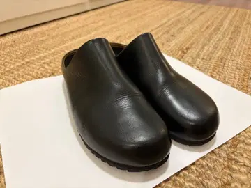 블랙 가죽 슬립온 뮬