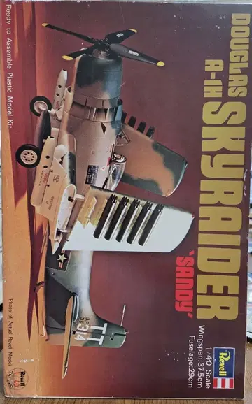 Revell Douglas A-1H Skyraider 1/40