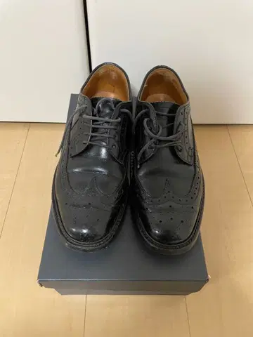 REGAL 블랙 윙 칩 가죽 신발