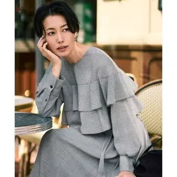 새상품 자유구 카탈로그 게재 TW 하이 트위스트 비에라 프릴 블라우스