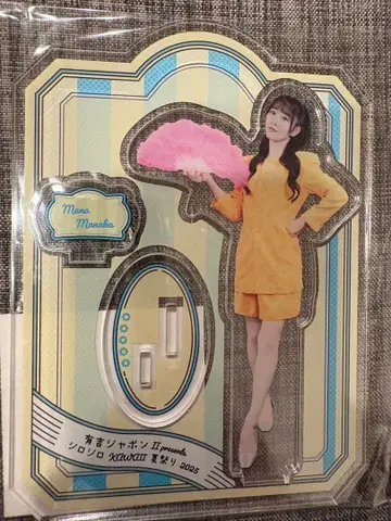 마나카 마나 아크릴 스탠드 쇼와 의상