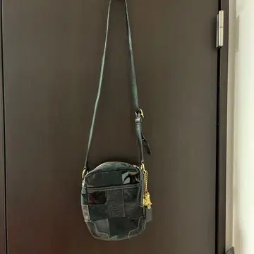 블랙 패치워크 숄더백
