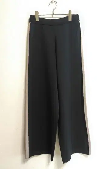 저널 스탠다드 워셔블 트랙 팬츠 블랙