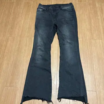 다크 그레이 플레어 팬츠 프린지 마감