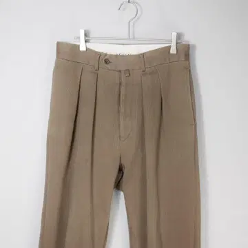 베이지 플리츠 슬랙스