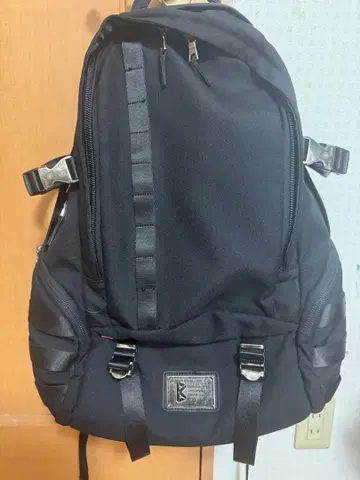 BLOOKLYN MAXHINE WORKS 블랙 백팩 심플한 디자인