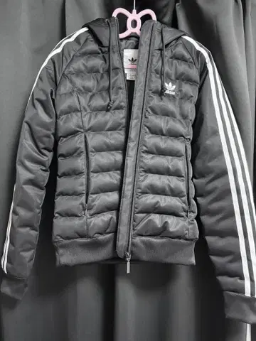 adidas 후드 부착 다운 자켓 XS 블랙