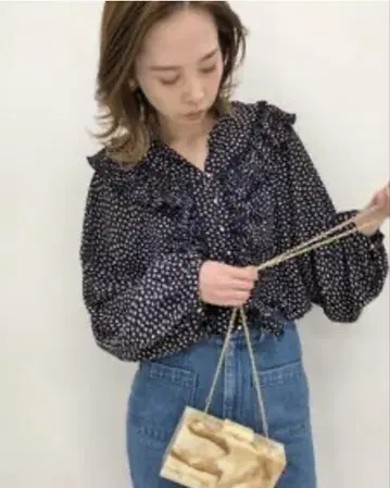 IENA LA BOUCLE Petal 프릴 플리츠 블라우스