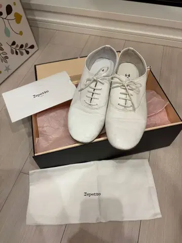Repetto 화이트 레이스업 로퍼 37