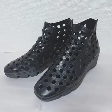 포폴라리타 펀칭 숏부츠 블랙 22.5cm