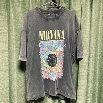 ZARA x NIRVANA 티셔츠 L 사이즈 별주 모델