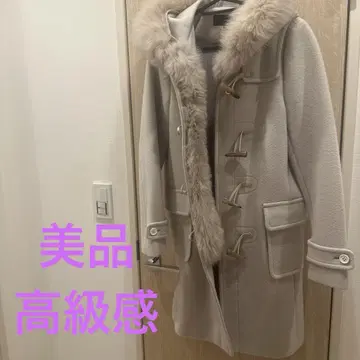 퍼 포함 라이트 그레이 더플 코트