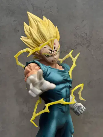 드래곤볼 초사이어인 베지터 피규어