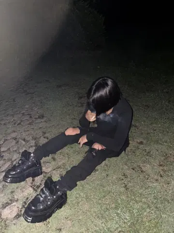 블랙 립 데님 팬츠
