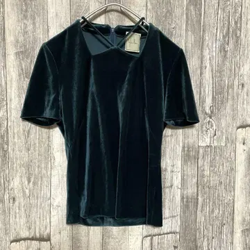 시빌라 새상품급 다크 그린 벨벳 반팔 상의