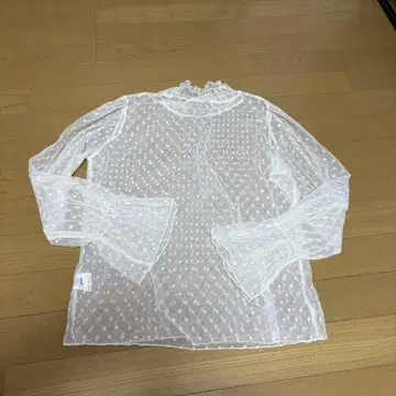 DING 화이트 도트 무늬 시스루 블라우스