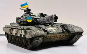 즈베즈다 1/35 T-72B 완성품 탱크 모형 프라모델 우크라이나