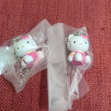 헬로키티 키링 2개