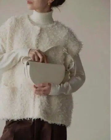 OHGA MOKE VEST 오가 모케 베스트 화이트