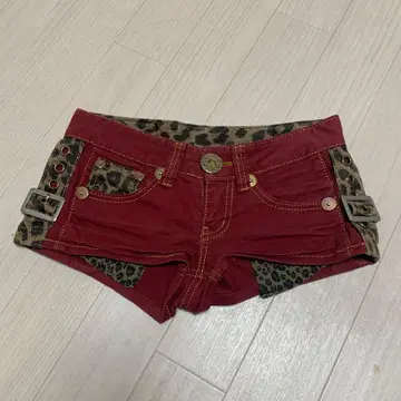 빨간색 레오파드 무늬 안감 숏팬츠