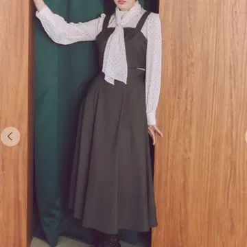 LILLIAN CARAT 백리본 뷔스티에&스커트 세트