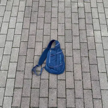 Patagonia Atom 8 네이비 원 숄더백
