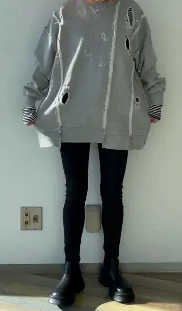 [지나시스] 크러쉬 리메이크 라이트 맨투맨 데미지 가공