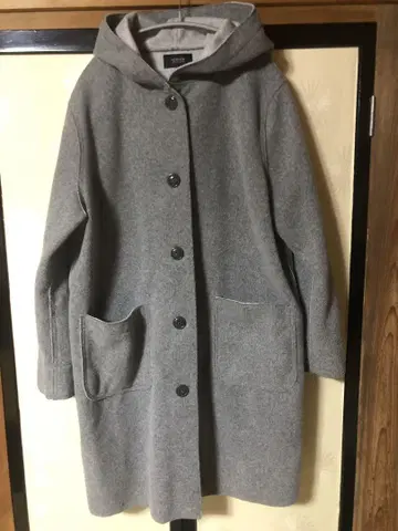 후드 부착 그레이 코트