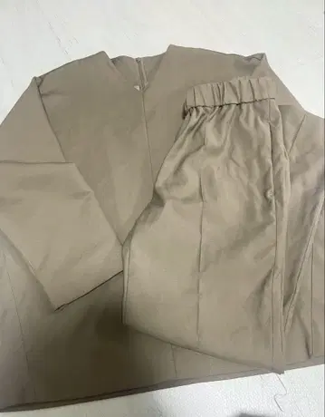 미라 오웬 구축 풀오버 테이퍼 팬츠 셋업