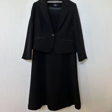 블랙 수트 자켓과 스커트 세트 15호