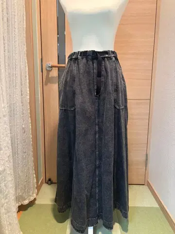 niko and 다크 그레이 데님 플레어 스커트