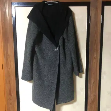 그레이 울 혼방 후드 부착 롱 코트