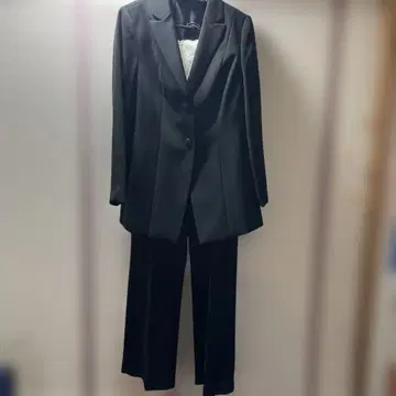 블랙 싱글 버튼 수트 셋업