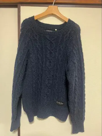 플랫 헤드 다크 블루 케이블 짜임 니트 스웨터