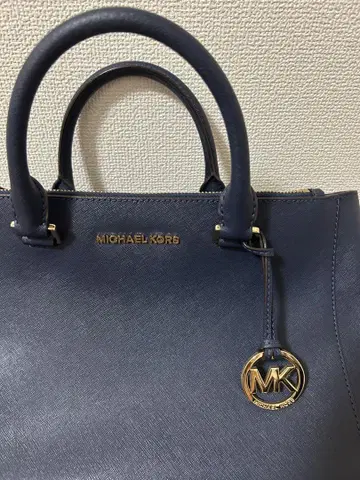 MICHAEL KORS 네이비 핸드백