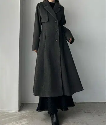 Louere 허리 쉐이프 플레어 체스터 코트 다크 그레이 S 사이즈