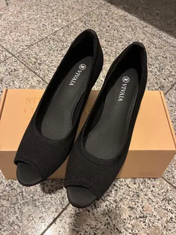 VIVAA 블랙 오픈토 펌프스 EU37